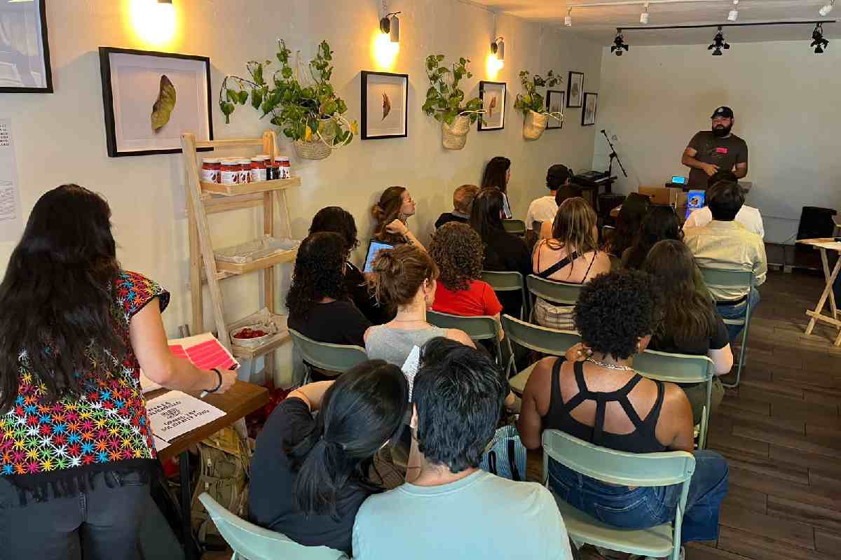 Gringo Tax, el colectivo de extranjeros contra la gentrificación que apoya a barrios de la CDMX