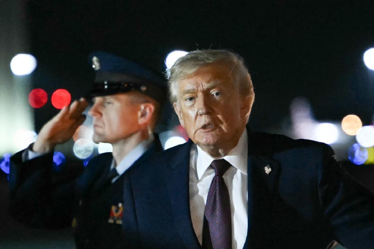 Acusan encubrimiento en torno a los archivos de Epstein; desaparecen fotos, entre ellas una de Trump