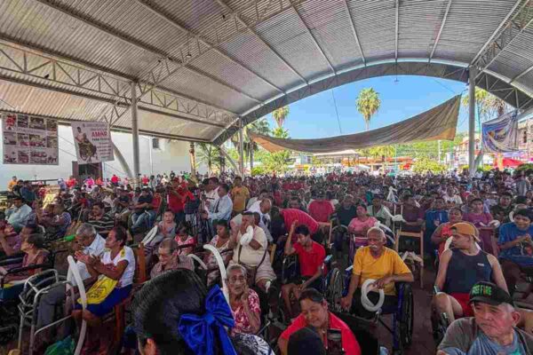 Alcalde de Huehuetán, Chiapas, dona un millón de pesos a personas con discapacidad; dice que es su salario