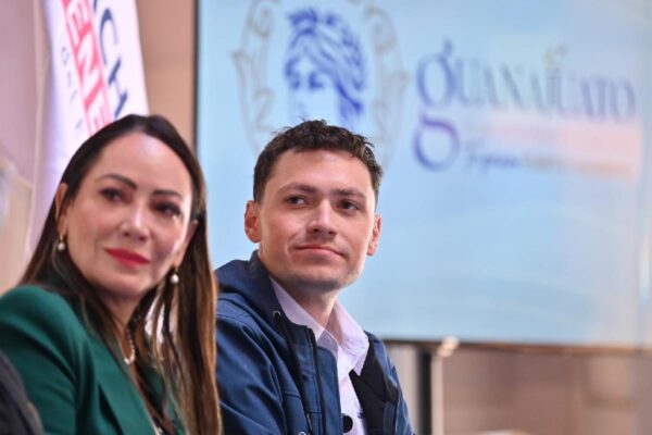 Ambientalistas piden destitución del titular del DIF de Guanajuato por fotografía con venados abatidos