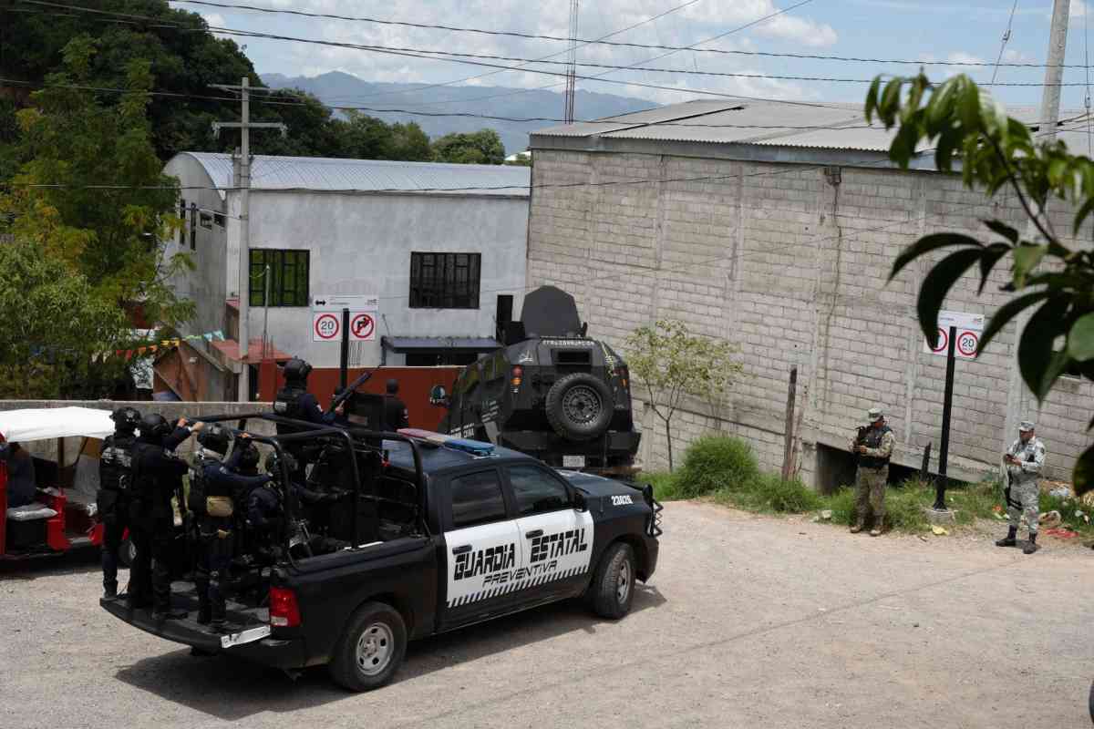 Atacan dos bares en Villaflores, Chiapas; incendian vehículos frente a establecimientos