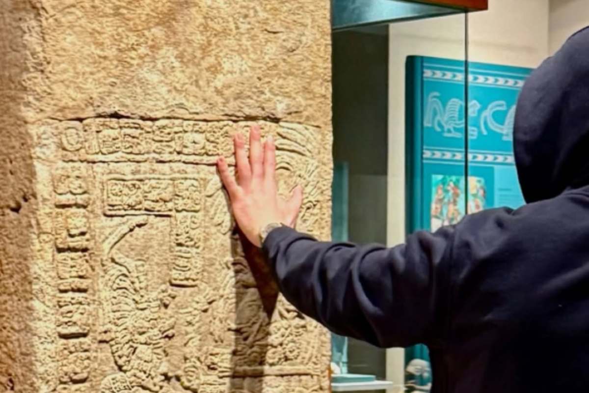 Bad Bunny en El Museo Nacional de Antropología en la Ciudad de México
