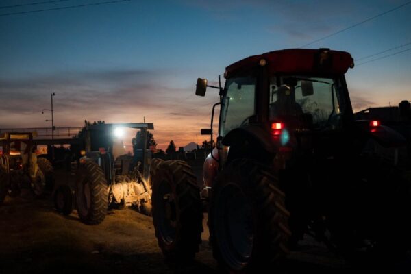 Caravana tractores rumbo diputados