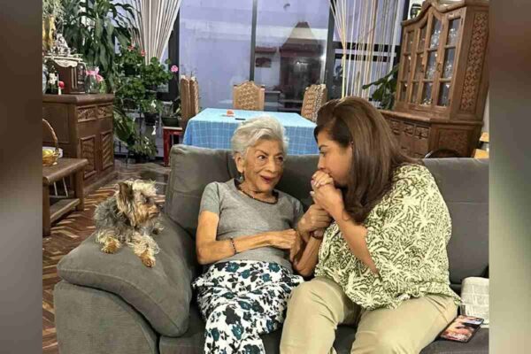 Clara Brugada con su mamá