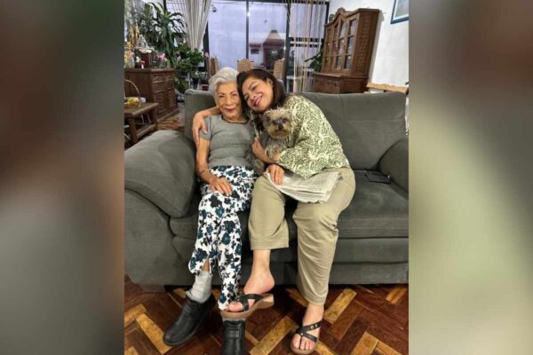 Clara Brugada con su mamá Margarita Molina Ríos