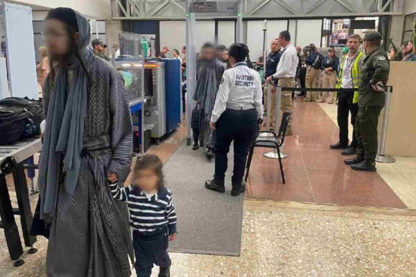 Colombia expulsa a miembros de la secta judía Lev Tahor y los entrega a autoridades de Estados Unidos