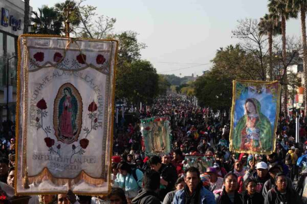 Día de la virgen peregrinos basílica operativo