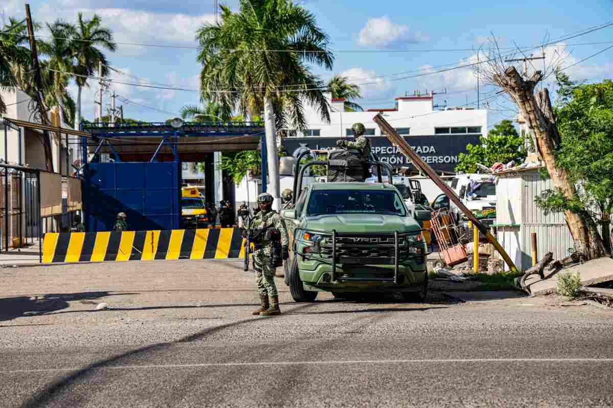 EU envía a México a 14 reclusos relacionados con delitos de drogas y armas