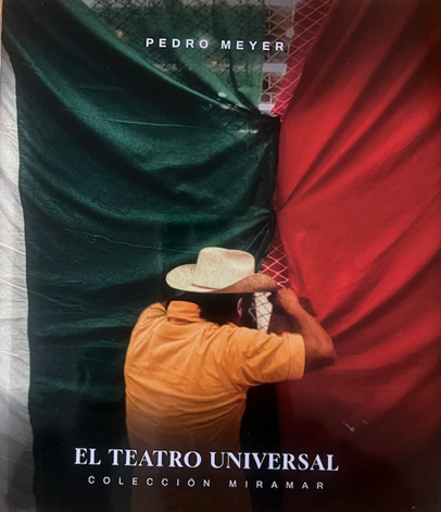 Portada del libro El Teatro Universal, de Pedro Meyer
