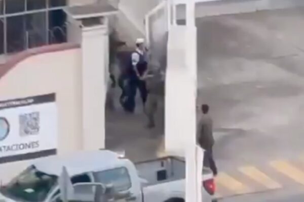 Elementos de la Marina disparan a sujeto que los amenazó con arma en Puerto Vallarta, Jalisco