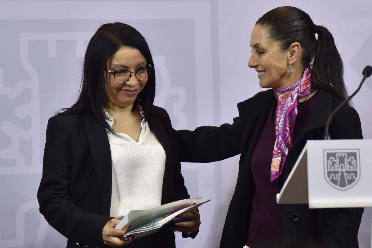 Esthela Damián Peralta cuando era directora del DIF y Claudia Sheinbaum, entonces jefa de Gobierno de la Ciudad de México