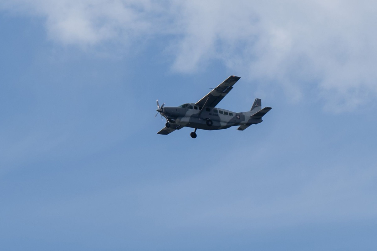 Localizan cuerpo de persona que viajaba en avión de Marina accidentado en Galveston; hay 6 muertos