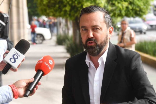 Morena denuncia al PAN ante el INE por 