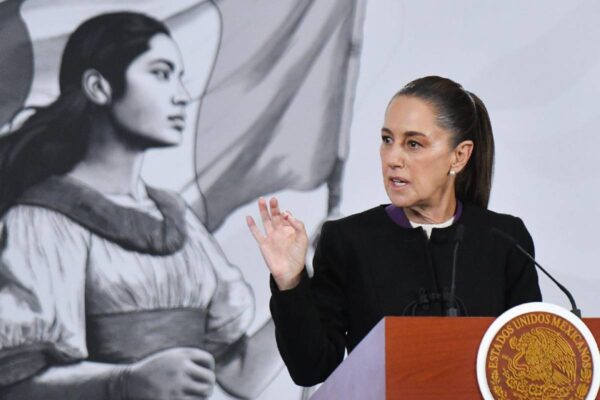 Recuperan 7 de 10 cuerpos de víctimas de la caída de avioneta en Toluca; FGR debe investigar, dice Sheinbaum