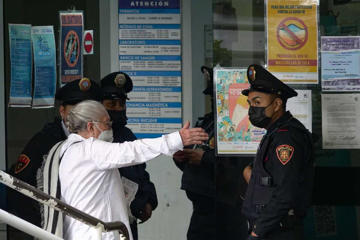 Salud para todos, en el papel; pacientes sin seguridad social viajan hasta 700 km por atención de alta especialidad Animal_Político_1