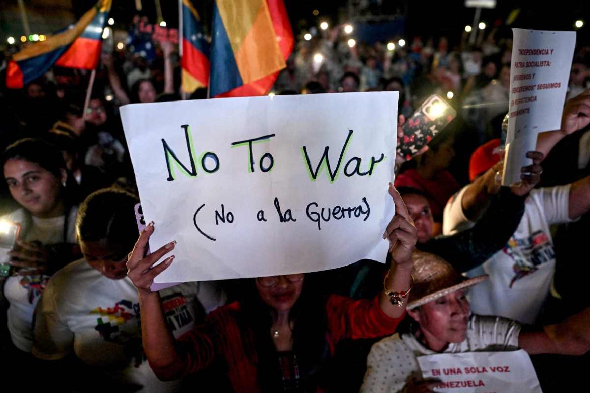 Trump ordena bloquear los buques petroleros que entren y salgan de Venezuela