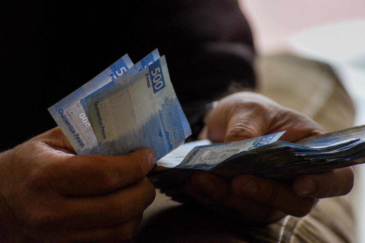 Google suspende cuentas y retira anuncios que usaban imagen de Sheinbaum en falsa campaña de inversiones