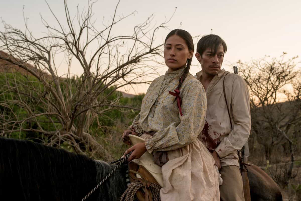 Aketzali Verástegui y Luis Alberti en 'El diablo en el camino'.