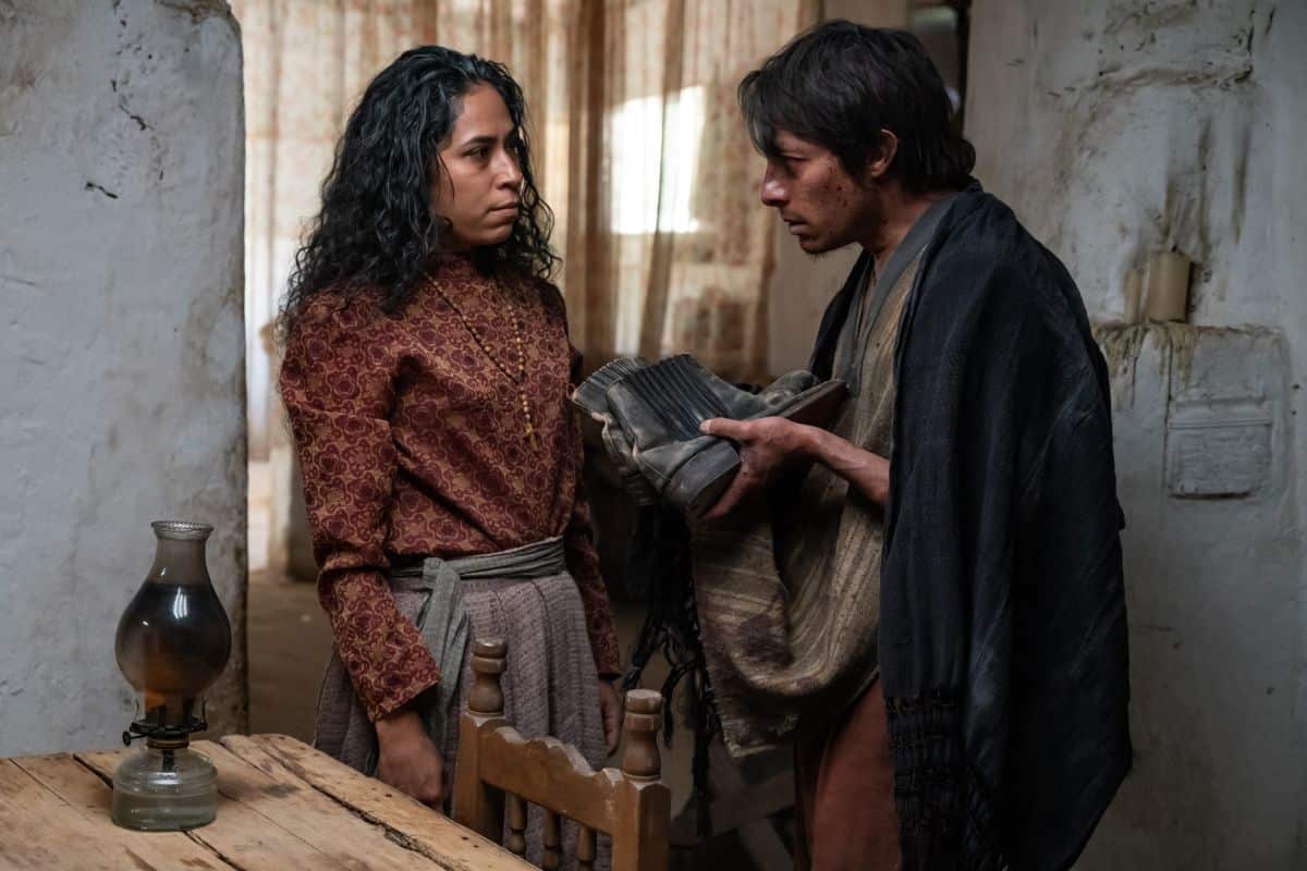 Mayra Batalla y Luis Alberti en 'El diablo en el camino'