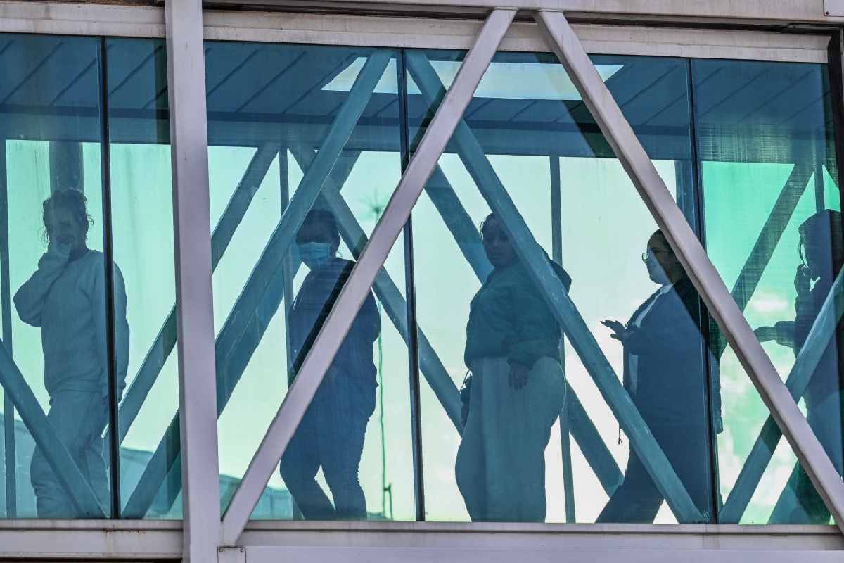 EU restringe visas a responsables de una empresa de transporte mexicana por presuntamente facilitar la migración irregular