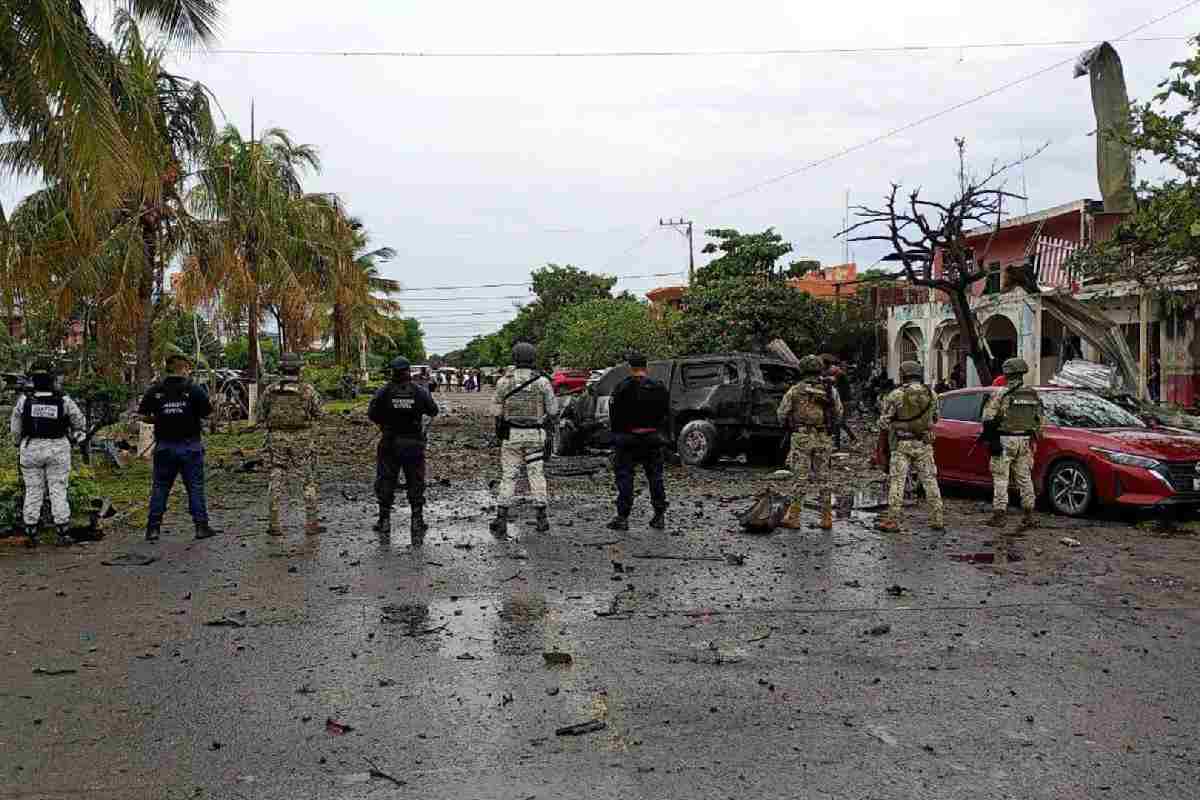 Explosión en Michoacán no fue “coche bomba”, sino un ataque directo entre grupos criminales: Harfuch