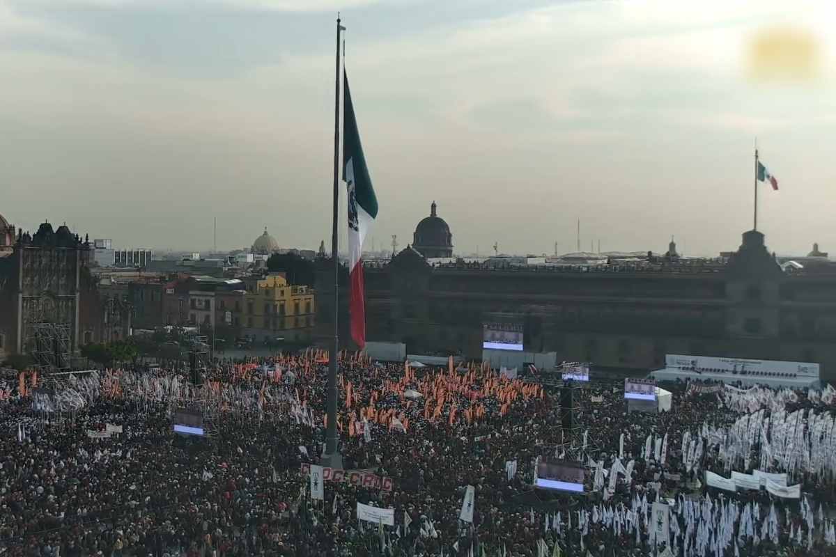 El Zócalo se llena desde temprano previo al mensaje de Sheinbaum por los siete años de la 4T