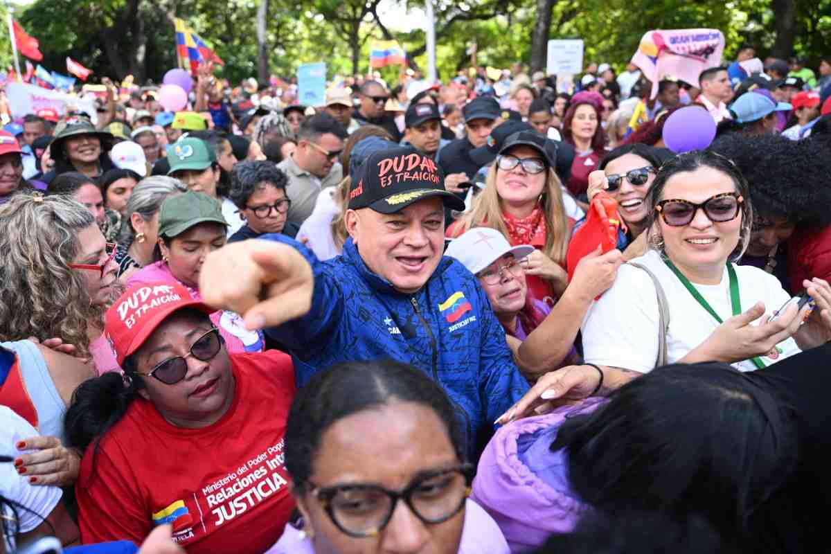 Ataque de EU en Venezuela dejó 100 muertos, reportan autoridades; Maduro y su esposa fueron heridos
