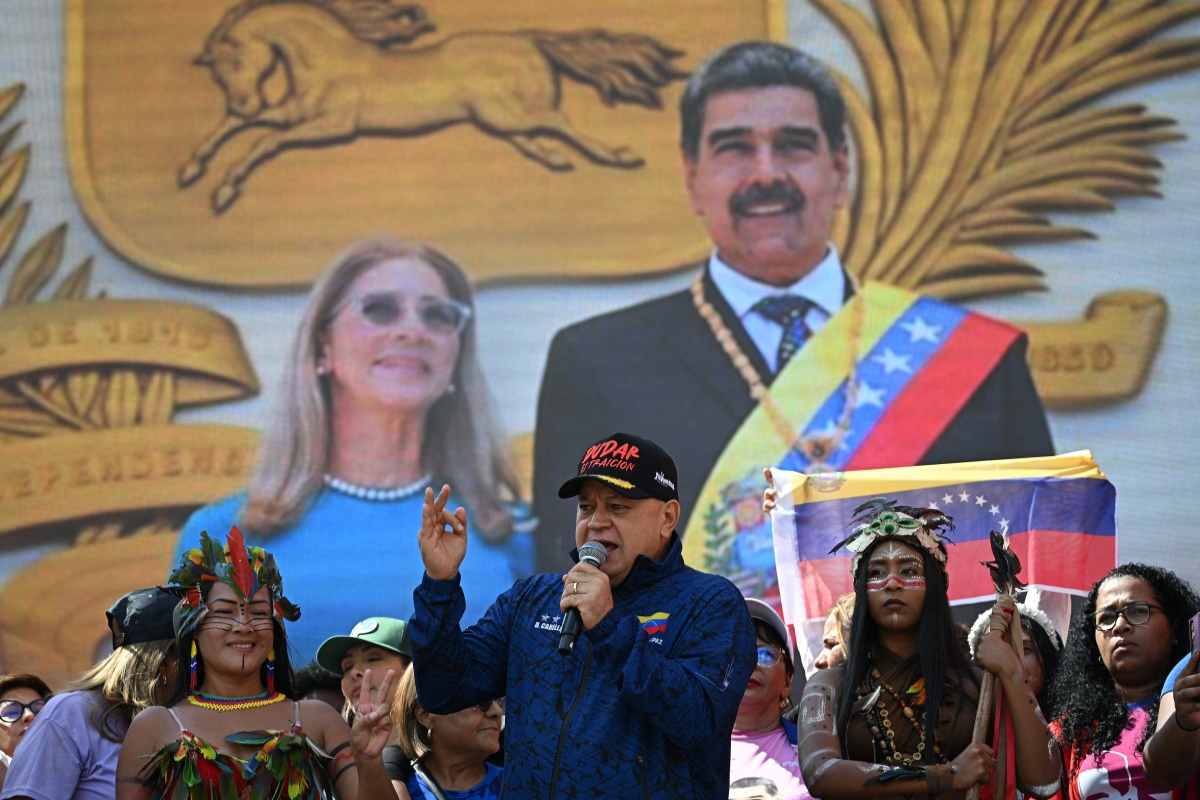 Ataque de EU en Venezuela dejó 100 muertos, reportan autoridades; Maduro y su esposa fueron heridos