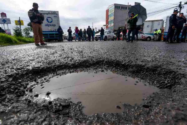 Atención baches carreteras