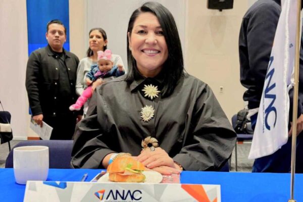 Aumentan a 111 mil pesos mensuales el salario de la alcaldesa de Choix, Sinaloa, en el presupuesto 2026