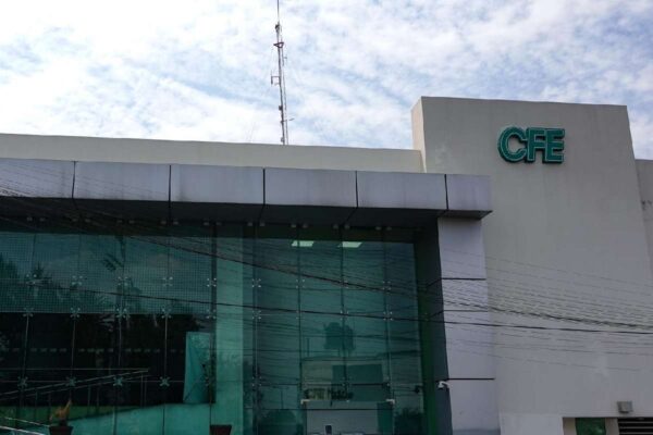 CFE vuelve a mercados internacionales