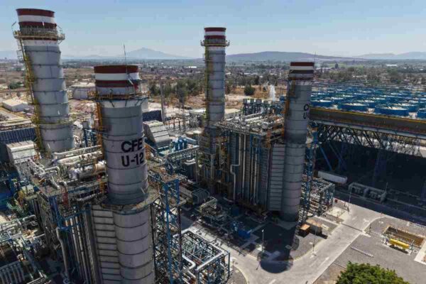 CFE vuelve a mercados internacionales