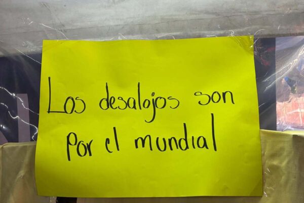 Cartel de vecinos inconformes con proyecto de la corte