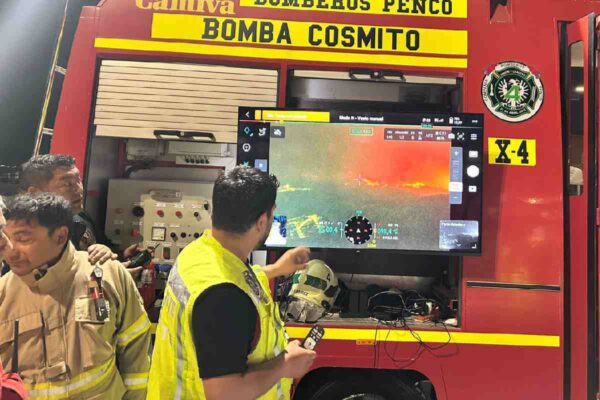 Chile decreta estado de catástrofe por incendios al sur del país; van al menos 15 muertos y más de 50 mil evacuados