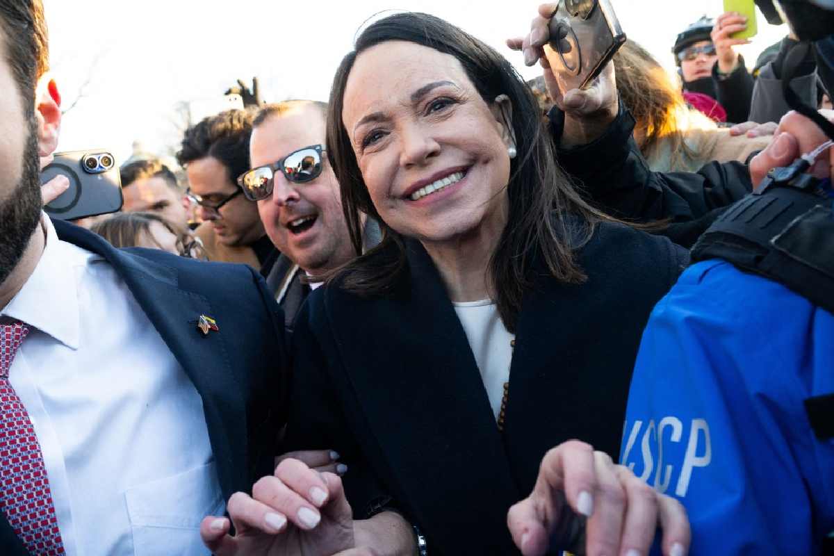 Corina Machado entrega medalla de Nobel de la Paz a Trump