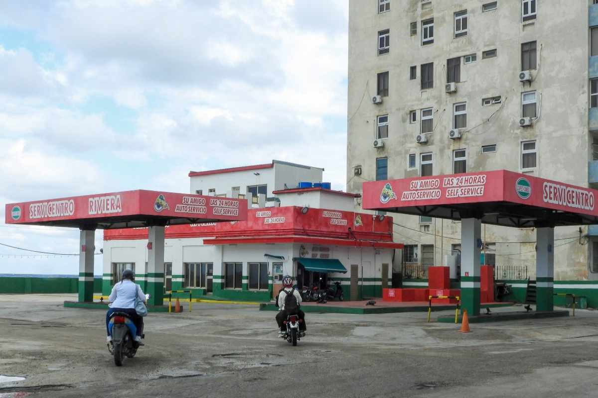 Cubanos sufren apagones por la falta de petróleo; piden diálogo ante amenazas