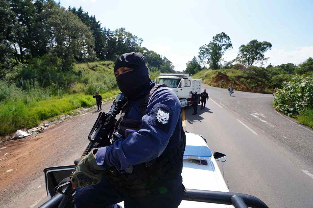 Detienen a cinco policías de la Guardia Civil en Michoacán por presunto abuso de autoridad