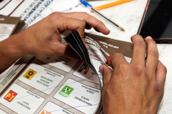 Sheinbaum pidió a funcionarios renunciar para elecciones de 2027