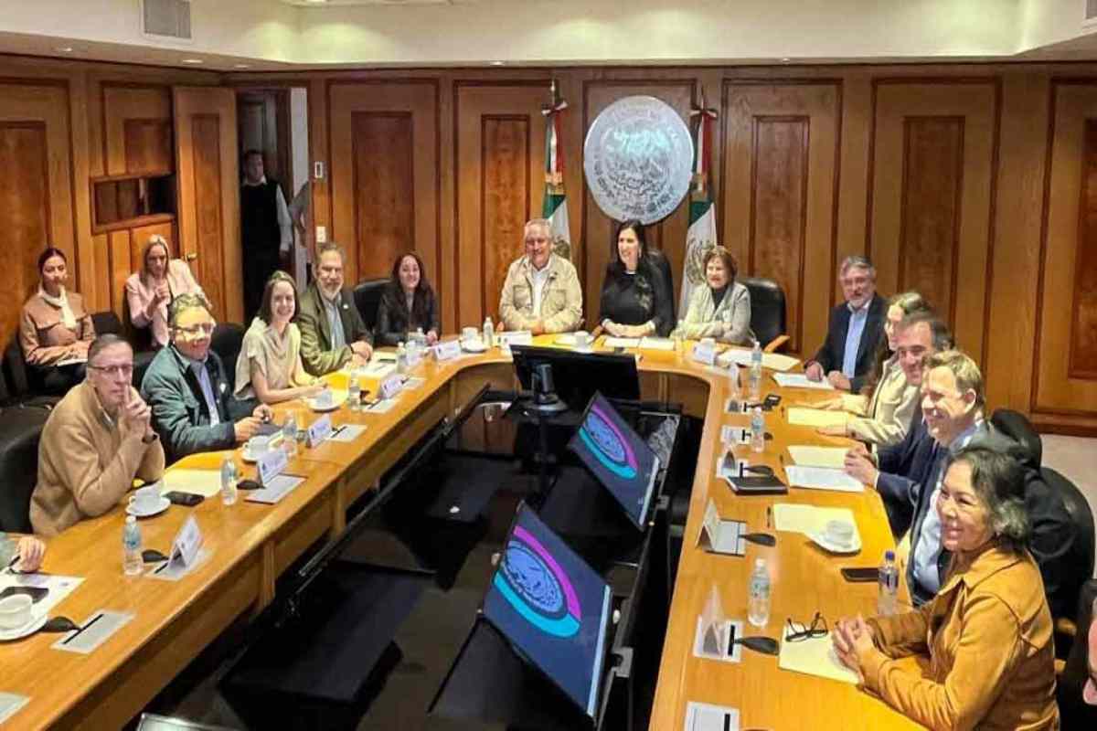 Empresarios piden que reforma electoral genere certeza para invertir y emplear, dice López Rabadán