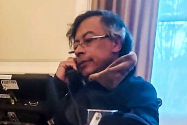 Gustavo Petro durante su llamada con Donald Trump