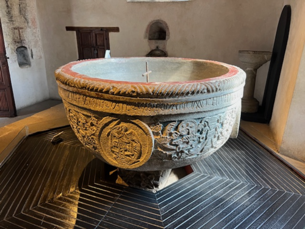 Pila baustismal del convento de San Miguel Arcángel, en Zinacantepec, Estado de México.