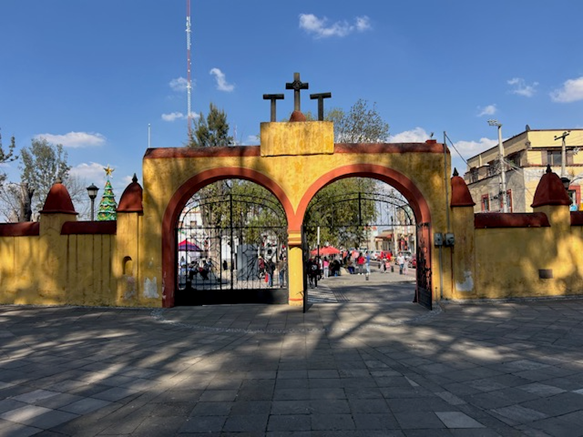 Atrio del convento de San Miguel Arcángel, en Zinacantepec, Estado de México.