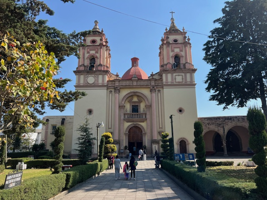 Foto del Convento de San Pedro y San Pablo, ubicado en Calimaya, Estado de México, en el Valle de Toluca.