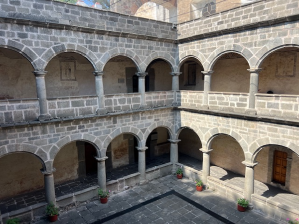 Iglesia del convento de San Miguel Arcángel, en Zinacantepec, Estado de México.