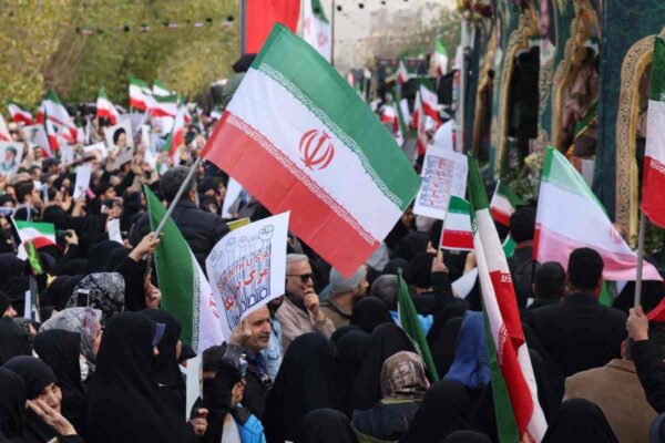 Irán lanza advertencia a Trump ante posibles ataques; evacúan a personal de base militar de EU en Catar