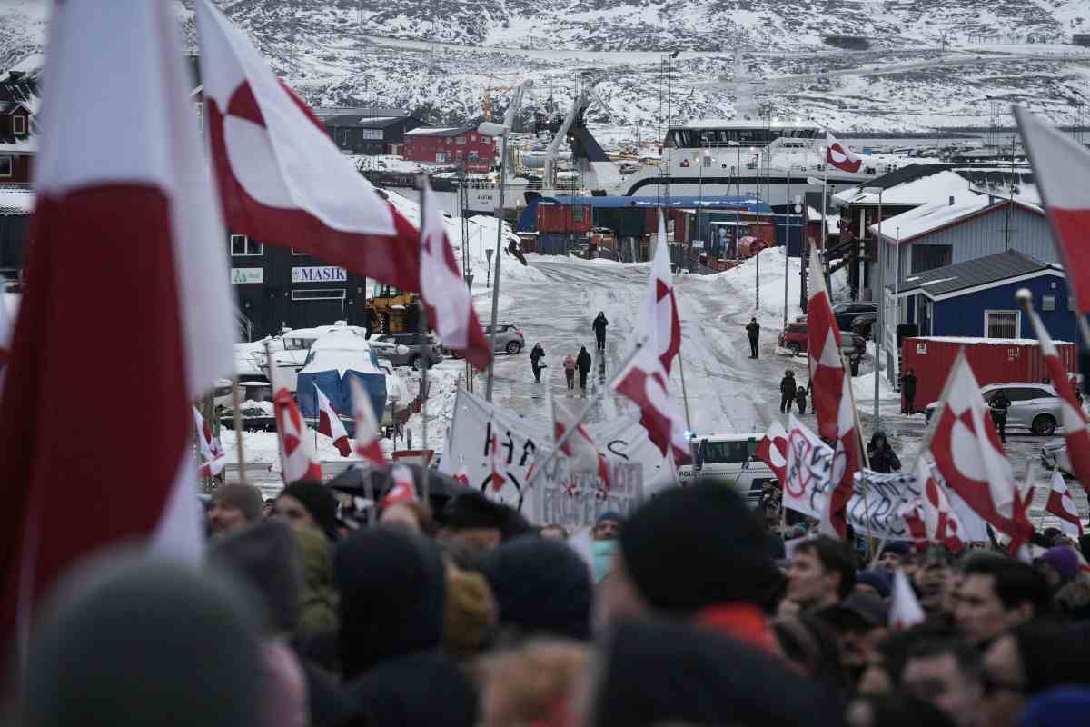 Líderes europeos rechazan aranceles de Trump, “son inaceptables”; respaldan soberanía de Dinamarca 