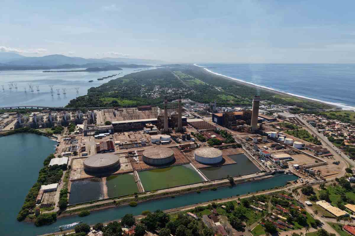 Marina no podrá realizar obras en Laguna de Cuyutlán para ampliación del puerto de Manzanillo, dice Semarnat