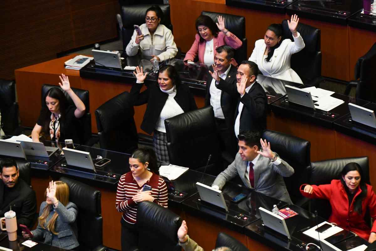 Morena alista plenaria con Gobernación, Fiscalía y Presidencia previo a inicio de sesiones en Senado