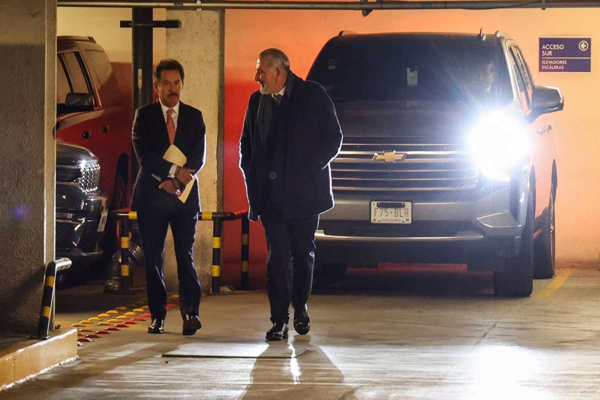 Morena alista plenaria con Gobernación, Fiscalía y Presidencia previo a inicio de sesiones en Senado