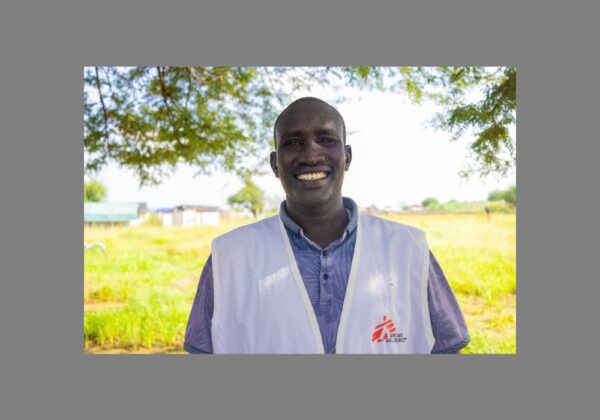 Noon Makor Arop es sursudanés y trabaja con MSF desde 2019. Fue mordido por una serpiente en 2021 y, tras recibir tratamiento, ha estado trabajando activamente como Supervisor de Promoción de la Salud y Participación Comunitaria en Abyei, Sudán del Sur.